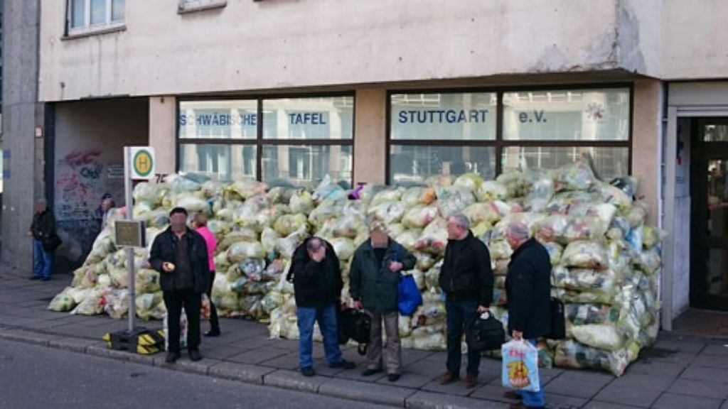 Schwabische Tafel In Stuttgart Mitte Gelbe Sacke Stapeln Sich Auf