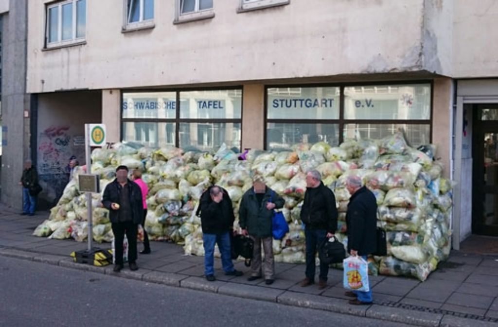 Schwabische Tafel In Stuttgart Mitte Gelbe Sacke Stapeln Sich Auf