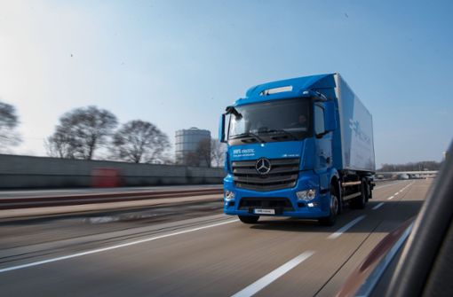 Ein E-Actros von Mercedes-Benz: Der Auto- und Lastwagenbauer Daimler will seinen ersten Elektro-Lkw ab 2021 in Serie fertigen. Foto: : dpa