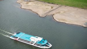 Das Niedrigwasser im Rhein sorgt momentan für Probleme in der Schifffahrt. Foto: dpa