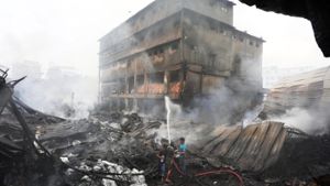 Bei der Explosion einer Fabrik in Bangladesch kamen mehr als 30 Menschen ums Leben. Foto: DPA