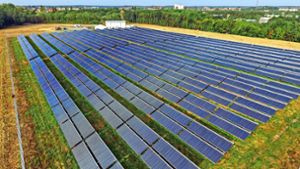 Der bisherige Rekordhalter: Die Solarthermieanlage in Senftenberg hat eine  Kollektorfläche von 8300 Quadratmetern. Foto: dpa