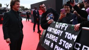 Fans beglückwünschen Tom Cruise zu seinem 61. Geburtstag auf dem roten Teppich bei der Premiere des neuen Mission Impossible-Films. Foto: getty/[EXTRACTED]: James Gourley/Getty Images for Paramount Pictures