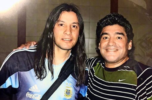 Diego Armando Maradona empfängt  den Fellbacher Marcelo Sessa im Jahr 2008 in seinem   Haus in Buenos Aires. Foto: Privat