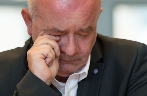 Den Tränen nahe: Detlev Zander, Missbrauchsopfer, während der Pressekonferenz zur Aufklärung der Missbrauchsfällen der Evangelischen Brüdergemeinde Korntal. Foto: dpa