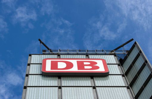 Der Vorsitzende der Monopolkommission sieht noch Defizite in der Wettbewerbsfähigkeit der Deutschen Bahn. Foto: dpa