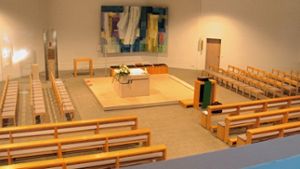 „Die Kirche ist wirklich zukunftsfähig“, sagt Alois Schenk-Ziegler. Dazu gehört, dass sich das Mobiliar im Inneren des Gotteshauses schnell umbauen lässt. Foto: Judith A. Sägesser