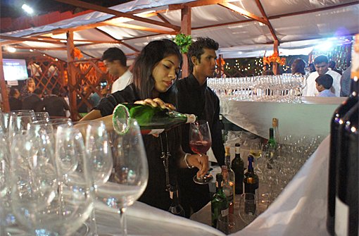 Große Bühne für die Württemberger Weine, die auf dem Weinfest in Mumbai ausgeschenkt werden. Foto: StN