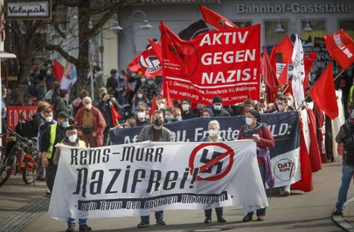 In Winterbach haben Demonstranten am Samstagnachmittag an den zehnten Jahrestag des Brandanschlags erinnert. Foto: Stoppel
