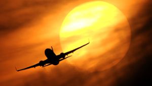 Die Luftfahrtbranche in Europa sieht sich über Gebühr durch Klimaschutz-Vorgaben belastet. Foto: dpa/Julian Stratenschulte