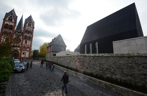 Blick aus der Privatwohnung des früheren Bischofs Tebartz-van Elst auf dem Dom in Limburg. Foto: Getty Images Europe