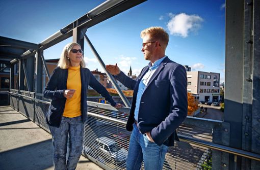 Ulrike Schwebel und Lars Scheel sind das Führungsduo, das sich von 20121 an mit 13 Mitarbeitern der Einwicklung der Innenstadt widmen wird. Foto: Gottfried Stoppel