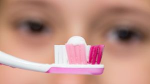 Neben der Zahnpasta sind auch  Zahnbürste und Putztechnik von Bedeutung für die Gesundheit der Zähne. Foto: dpa/Patrick Seeger
