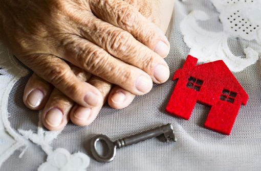 Bei vielen alten Menschen ist der Großteil ihres Kapitals in Immobilien gebunden. Foto: lucid_dream/Adobe Stock