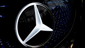 Daimler vermittelt wie andere Autobauer bereits heute Autoversicherungen über seine Finanz- und Mobilitätssparte Daimler Mobility. Foto: dpa/Sebastian Gollnow