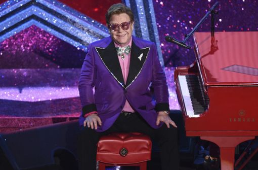 Elton John bei seinem „Wohnzimmerkonzert“ – viele andere Stars ziehen jetzt nach. Foto: dpa/Chris Pizzello