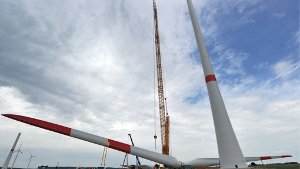 Aufbau einer Windkraftanlage in Dornstadt Foto: dpa