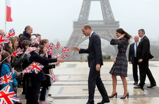 Prinz William und Herzogin Kate am Eiffelturm Foto: POOL