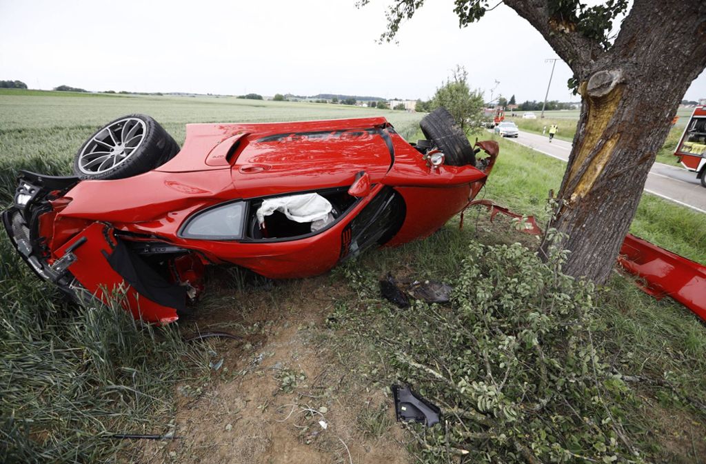 Bei Waiblingen ereignete sich ein schlimmer Unfall mit einem Porsche.