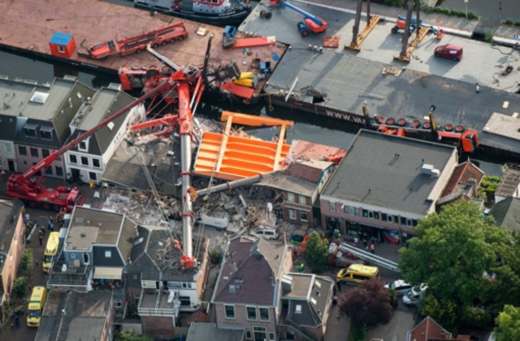 Im niederländischen Alphen aan den Rijn bietet sich ein Bild der Zerstörung.