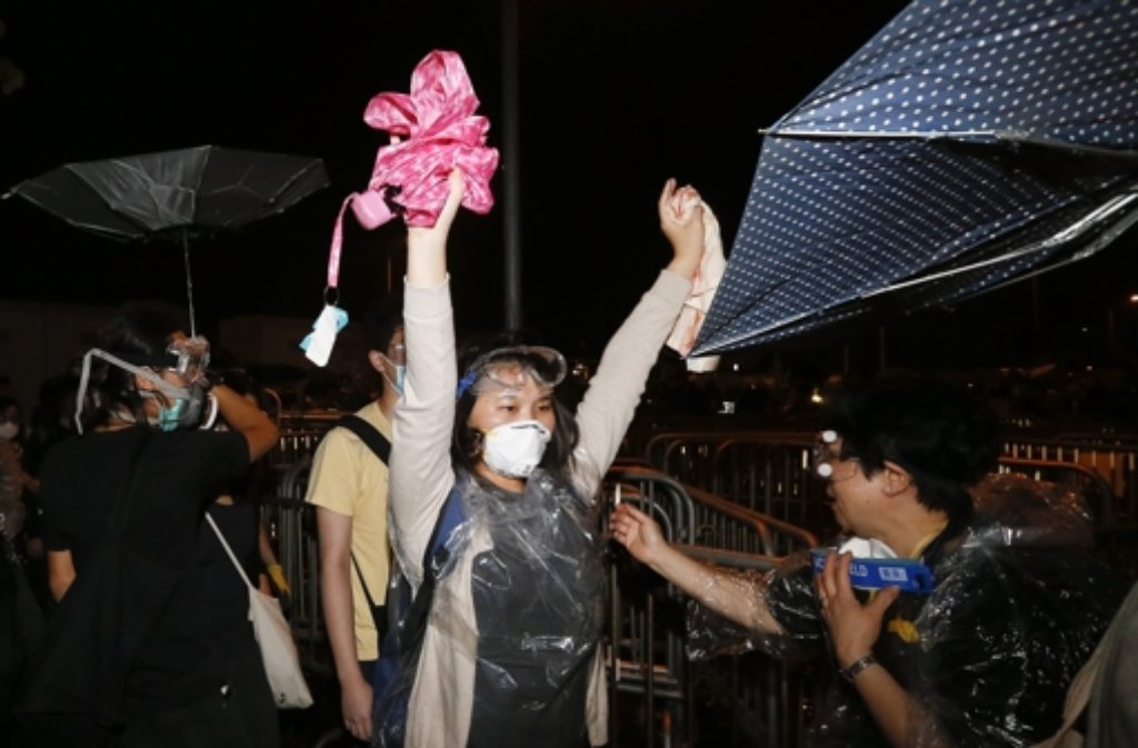 Heftiger Zusammenstoß zwischen Polizei und Demonstranten: In Hongkong setzen die Ordnungskräfte Tränengas ein.