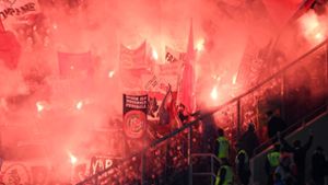 VfB-Fans mit beleidigendem Spruchband gegen Dietmar Hopp