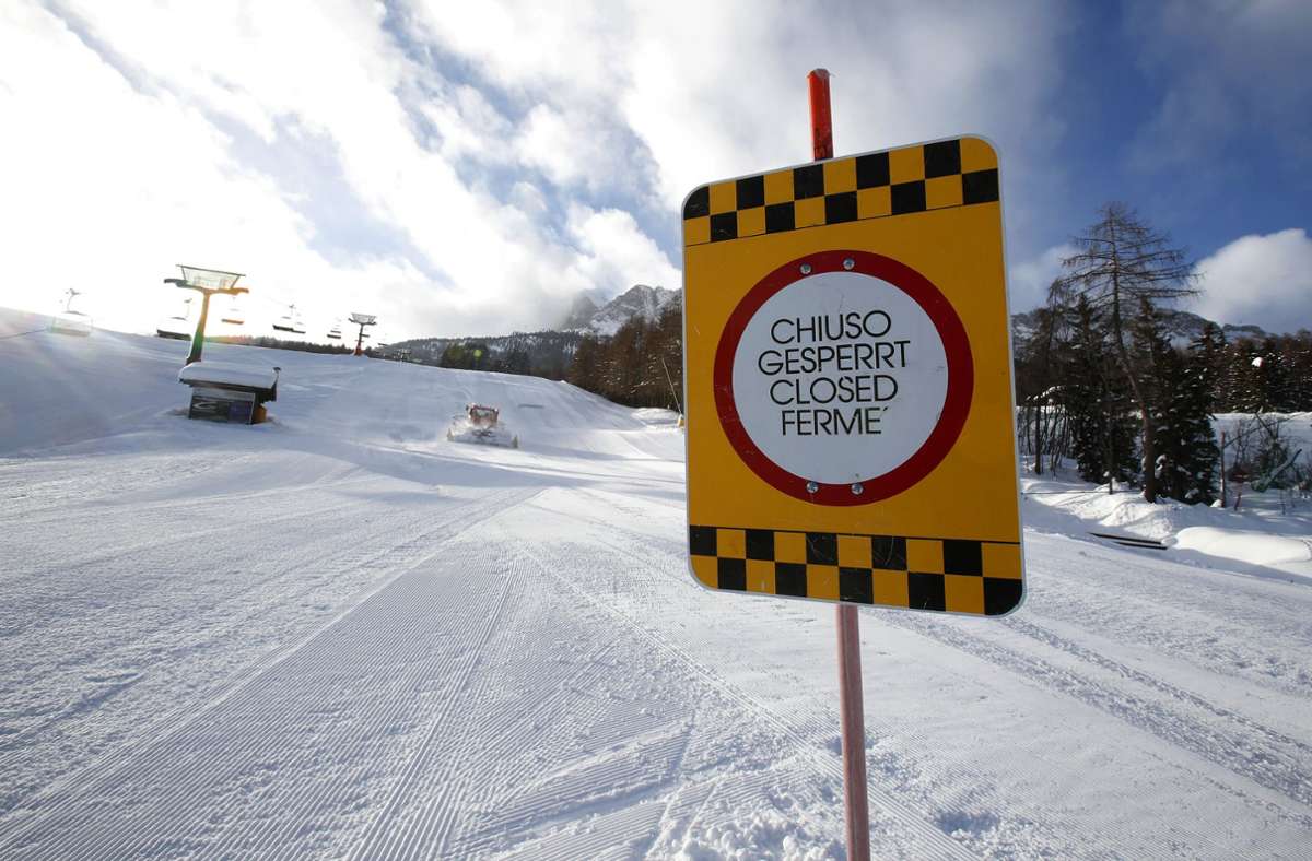 Kurz vor der Anweisung aus Rom waren die Warnungen der Virologen vor der Öffnung der Skigebiete wegen steigender Corona-Zahlen bekannt geworden. Foto: dpa/Antonio Calanni