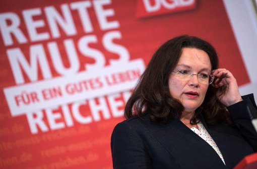 Arbeitsministerin Andrea Nahles (SPD) greift die Forderung der Gewerkschaften nach einem höheren Rentenniveau auf. Foto: dpa