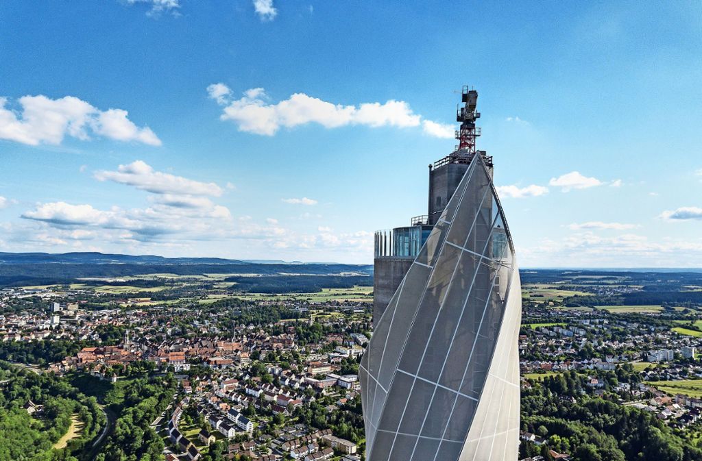 Plattform für Überflieger – der Aufzugtestturm in Rottweil. Foto: Thyssen-Krupp Elevator AG