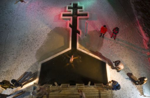 Bei einer Taufe in Frankreich wurde ein Priester ausfällig (Symbolfoto) Foto: AP