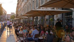 In zahlreichen Bars mit Außengastronomie können die Stuttgarter die heißen Sommerabende ausklingen lassen. Foto: Lichtgut - Oliver Willikonsky