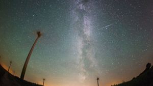 Mit ein bisschen Glück kann man in der Nacht zu Mittwoch die ein oder andere Sternschnuppe erspähen (Symbolbild). Foto: dpa