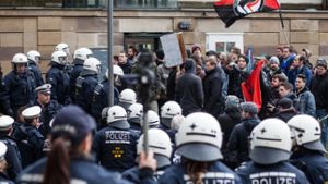 In Stuttgart kommt es zu lautstarken Protesten der Linken gegen die AfD. Foto: dpa