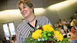 Blumen für die Siegerin: Annette Bürkner hat den Gemeinderat überzeugt. Foto: Horst Rudel