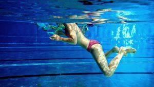 Das Schwimmbad: Ort der Entspannung, der Freizügigkeit, der sexuellen Gewalt. Foto: dpa