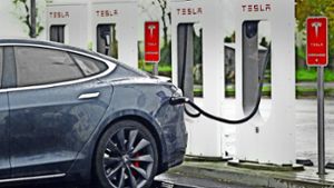 An den superschnellen Ladesäulen von Tesla können nur Tesla-Besitzer ihre Autos laden. Foto: dpa