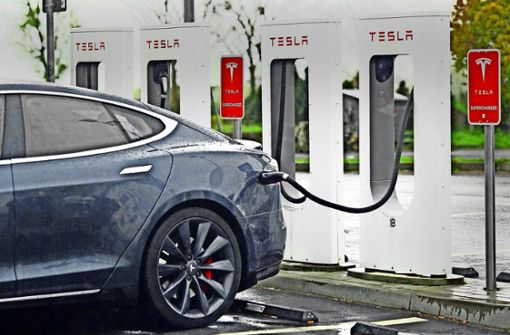 An den superschnellen Ladesäulen von Tesla können nur Tesla-Besitzer ihre Autos laden. Foto: dpa