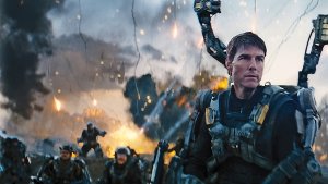 Gefangen im Inferno: Tom Cruise in Edge Of Tomorrow. Mehr Szenen aus dem Zukunfts-Thriller finden Sie in unserer Bildergalerie. Klicken Sie sich durch! Foto: Warner Bros
