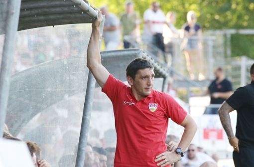 VfB-Trainer Tayfun Korkut sieht einen Erfolg im ersten Testspiel. Foto: Pressefoto Baumann