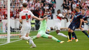Da hat noch alles gepasst: VfB-Torjäger  Guirassy (Mitte) verwertet einen Pass von Angelo Stiller zur 1:0-Führung. Foto: Baumann