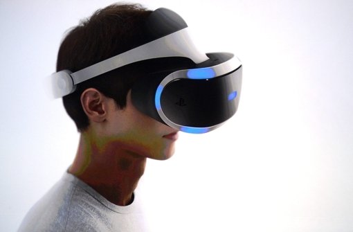 3D ist das Thema bei der Spielemesse 3E: Sony stellt seine Datenbrille Morpheus (Foto) vor, Microsoft bringt die Datenbrille HoloLens auf den Markt. Foto: EPA