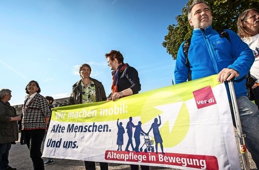 Altenpfleger demonstrieren am Freitagmorgen in Stuttgart Foto: Leif Piechowski