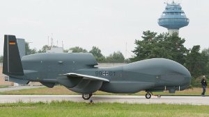 Die Riesen-Drohne Euro Hawk soll weitere Probeflüge absolvieren. Foto: dpa/Euro Hawk/Northrop Grumman Corporation