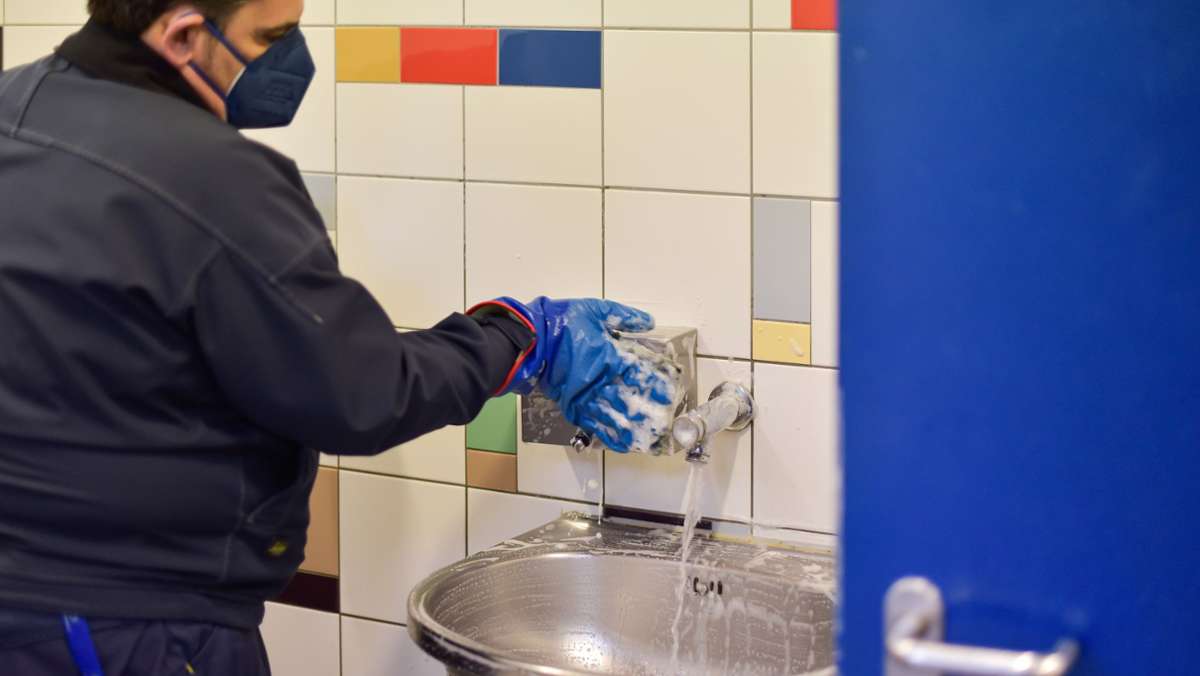 Stuttgarter Sanitärreiniger: Herr Sirena hält  die Toiletten der Stadt sauber –  seit 25 Jahren