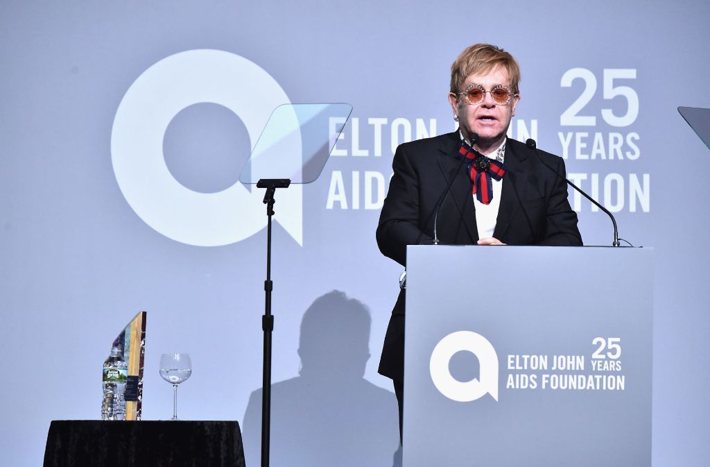 Sir Elton John hält eine Begrüßungsrede auf der „New York Fall Gala“ zu Ehren des 25- jährigen Jubiläums seiner „Elton John Aids Foundation“. Foto: GETTY IMAGES NORTH AMERICA