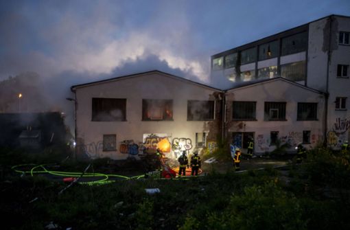 Das Firmengebäude im Zuckerleweg brannte am Mittwochabend Foto: 7aktuell.de/Simon Adomat