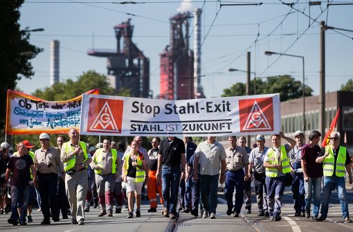 Bei einer Demonstration forderten Stahlkocher Klarheit über die Pläne des Thyssenkrupp-Vorstands. Foto: dpa