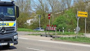 Die Einfahrt in die Kleinaspacher Straße aus Richtung A81 ist gesperrt. Dank einer Linksabbiegespur wird sich das ändern. Foto: Werner Kuhnle