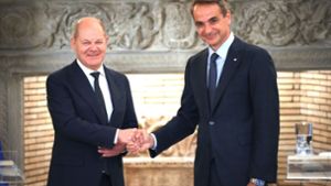 Der griechische Ministerpräsident Kyriakos Mitsotakis mit Bundeskanzler Olaf Scholz Foto: dpa/Soeren Stache