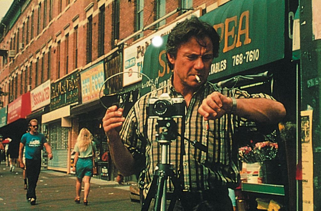 Harvey Keitel als Tabakwarenhändler in  dem Spielfilm „Smoke“ (1995), der in seinem Herkunftsort Brooklyn gedreht wurde